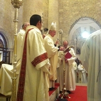 El Obispo ordena a dos nuevos diáconos permanentes