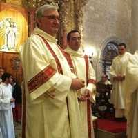 El Obispo ordena a dos nuevos diáconos permanentes